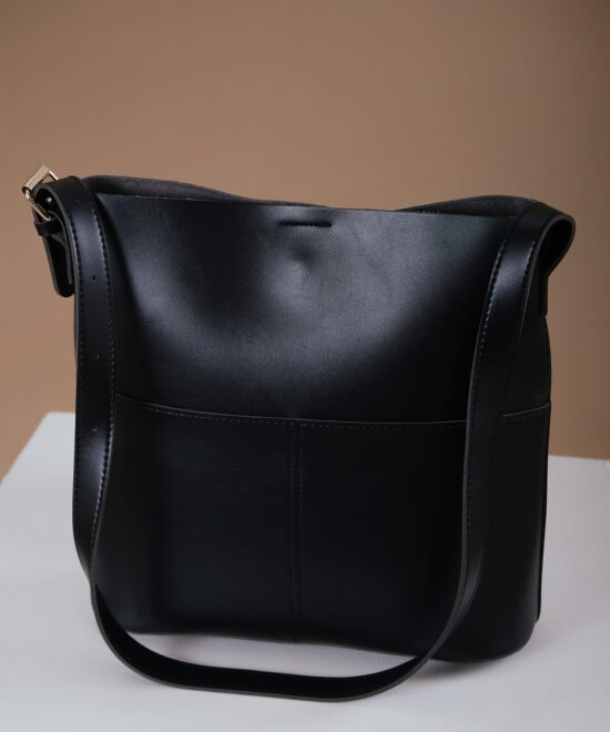 COMODE Black Tote bag Black