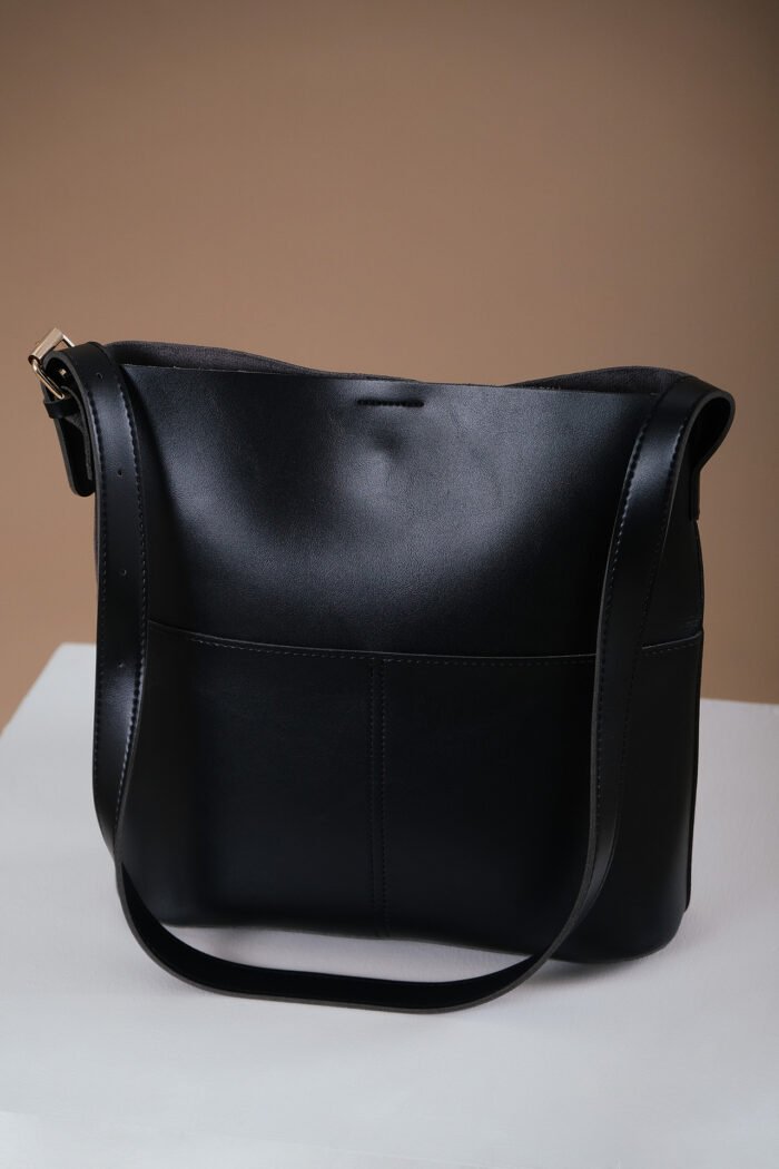 COMODE Black Tote bag Black