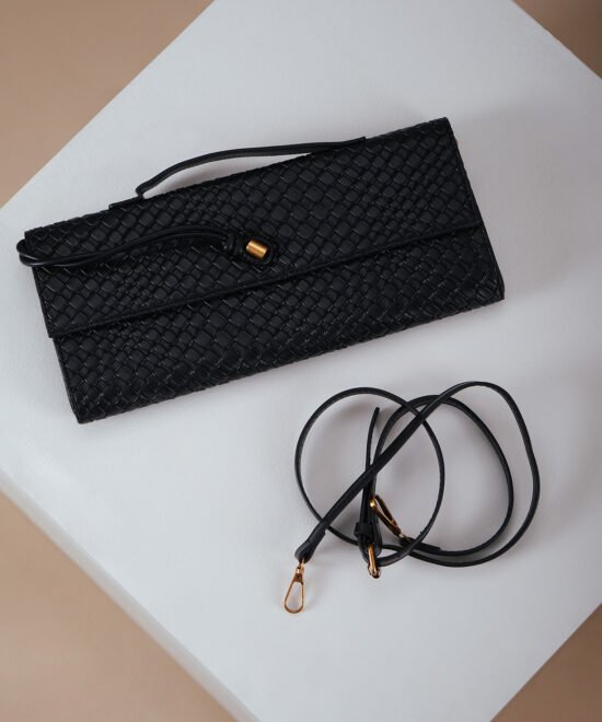 COMODE Black Woven Clutch