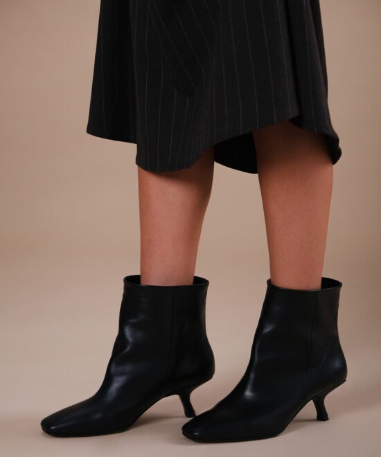 PERE Black Leather Ankle Boots