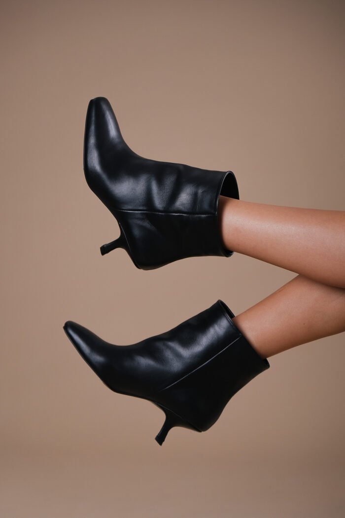 PERE Black Leather Ankle Boots - Image 2