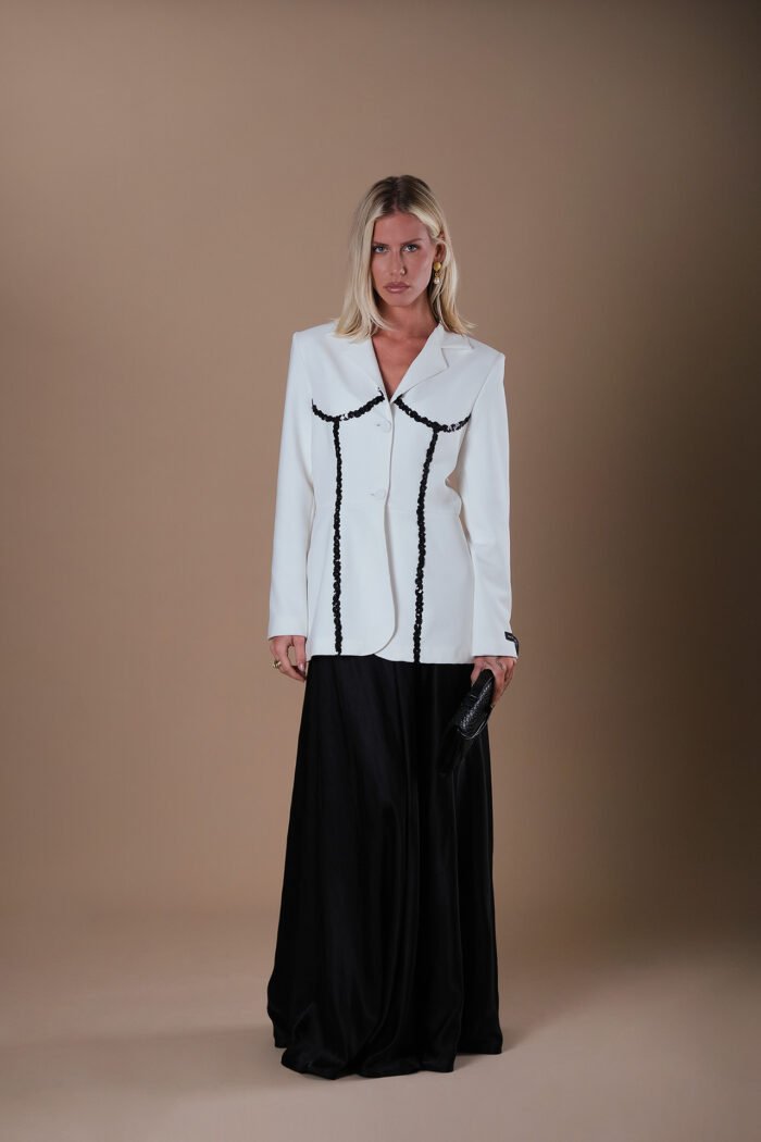 COMODE X KVARIANI White Blazer with Black ruffle details - Image 5