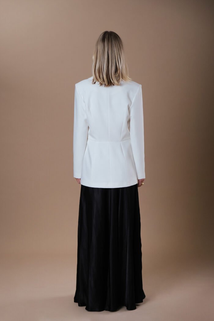 COMODE X KVARIANI White Blazer with Black ruffle details - Image 4
