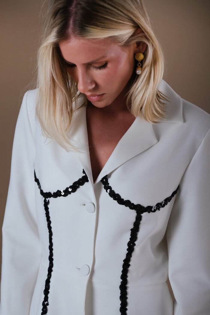 COMODE X KVARIANI White Blazer with Black ruffle details - Image 2