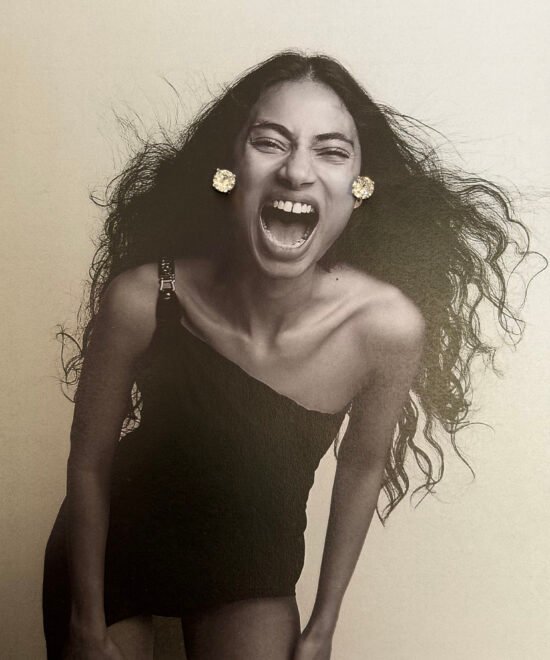 NOIR Tiny shiny earrings