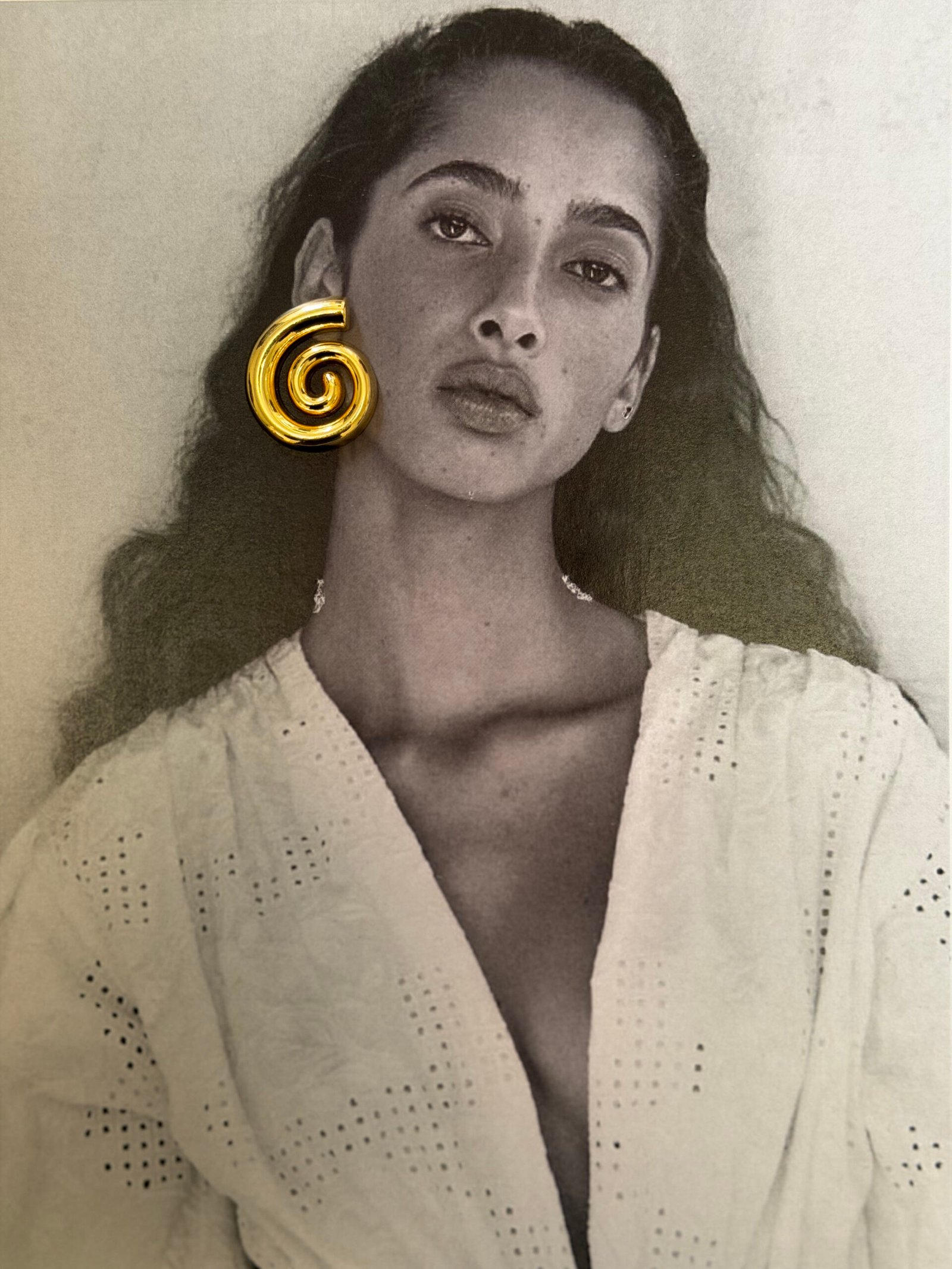 NOIR Spiral earrings