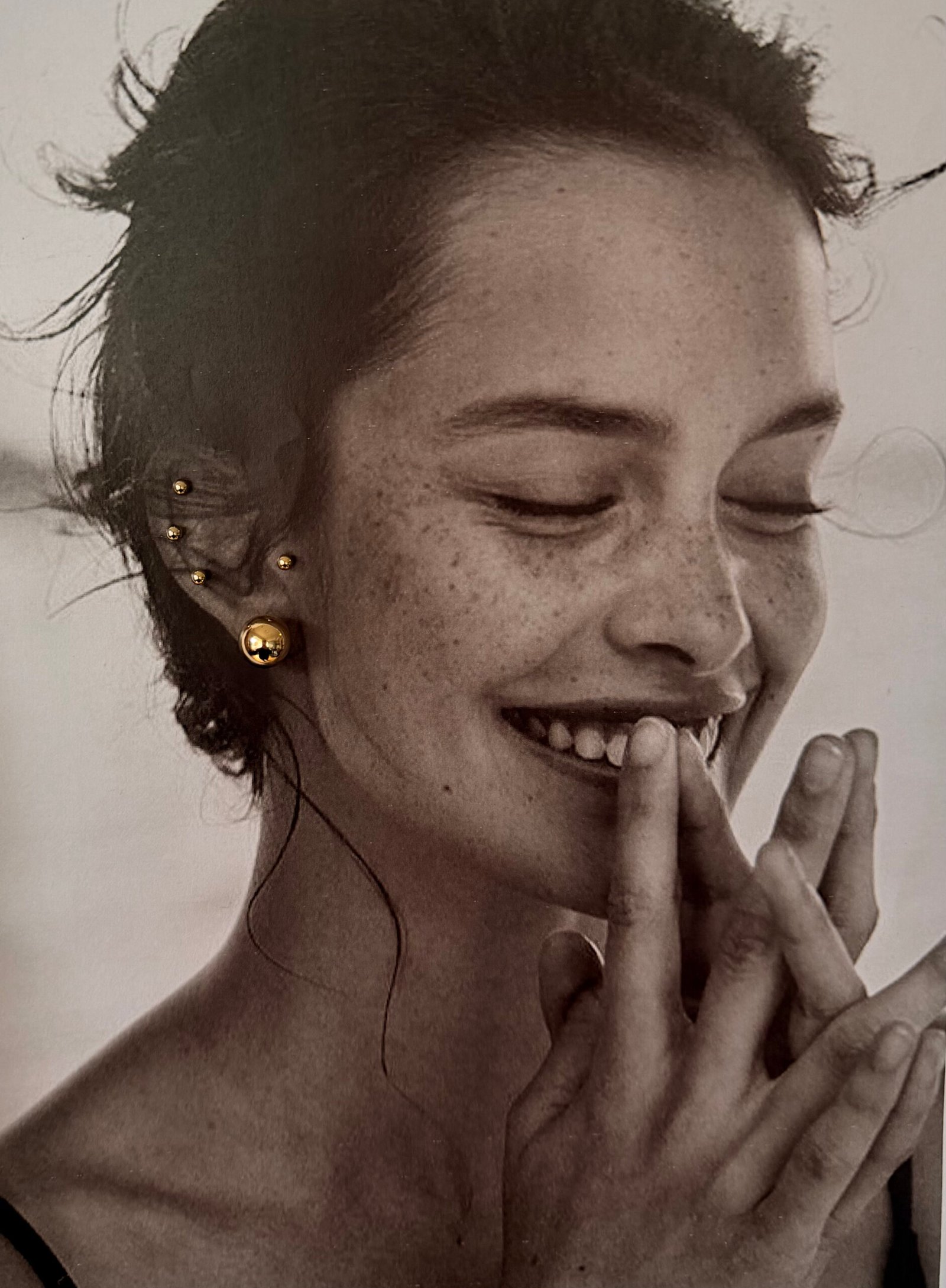 NOIR Small stud earrings (+set of 4 tiny studs)