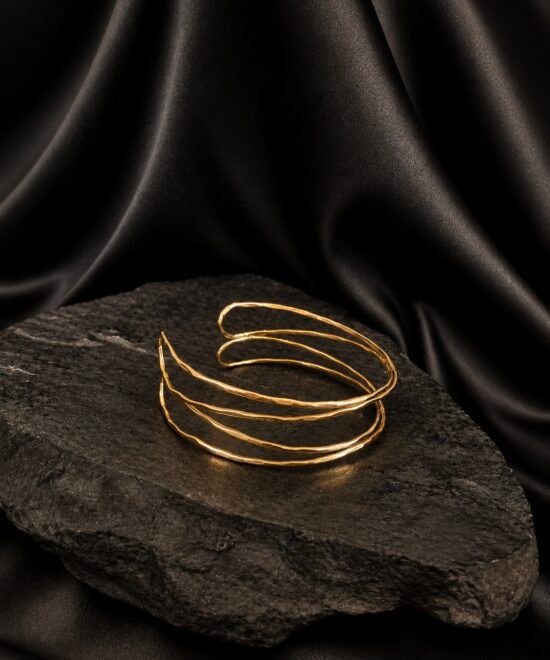 NOIR Gold Crisscross Bracelet