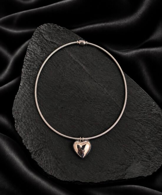 NOIR Chubby heart necklace