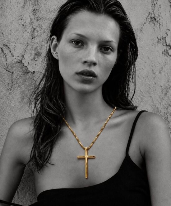 Alternative view of NOIR Gold-colored cross