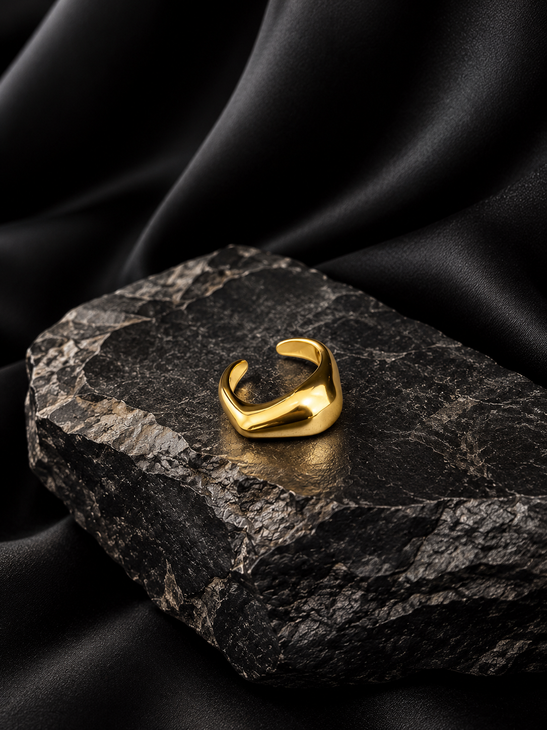 NOIR Gold Ring