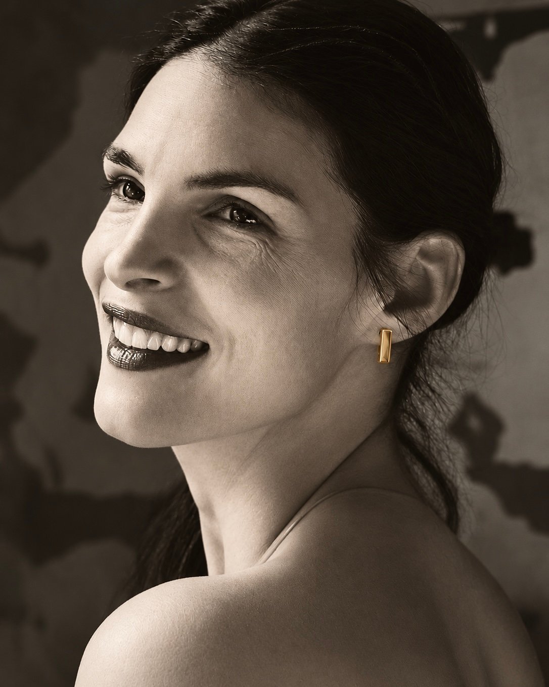 NOIR Mini Gold Earrings - Image 2