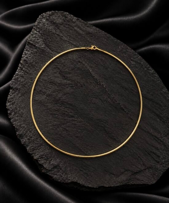 NOIR Gold Round Necklace