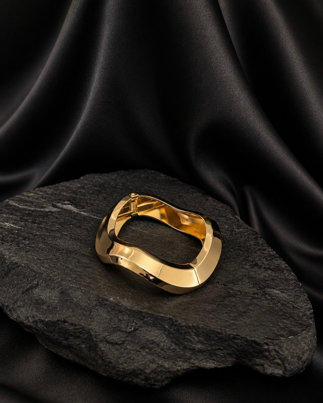 “Wave” Gold Bracelet