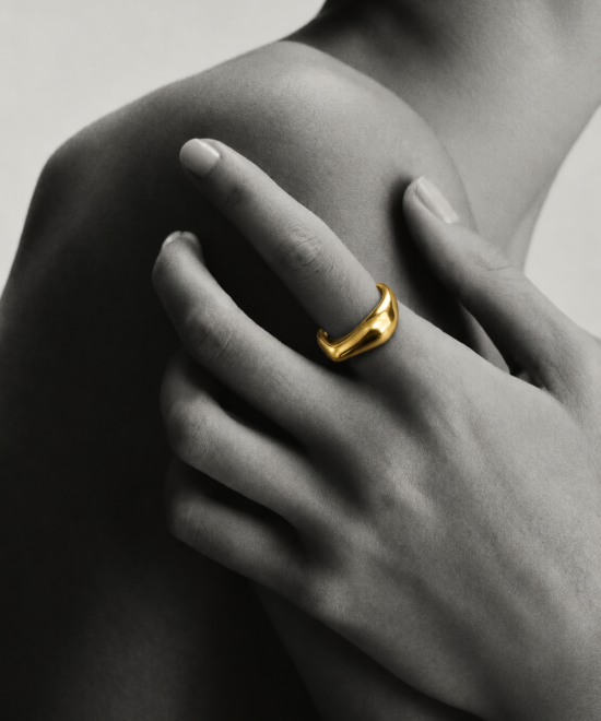 Alternative view of NOIR Gold Ring