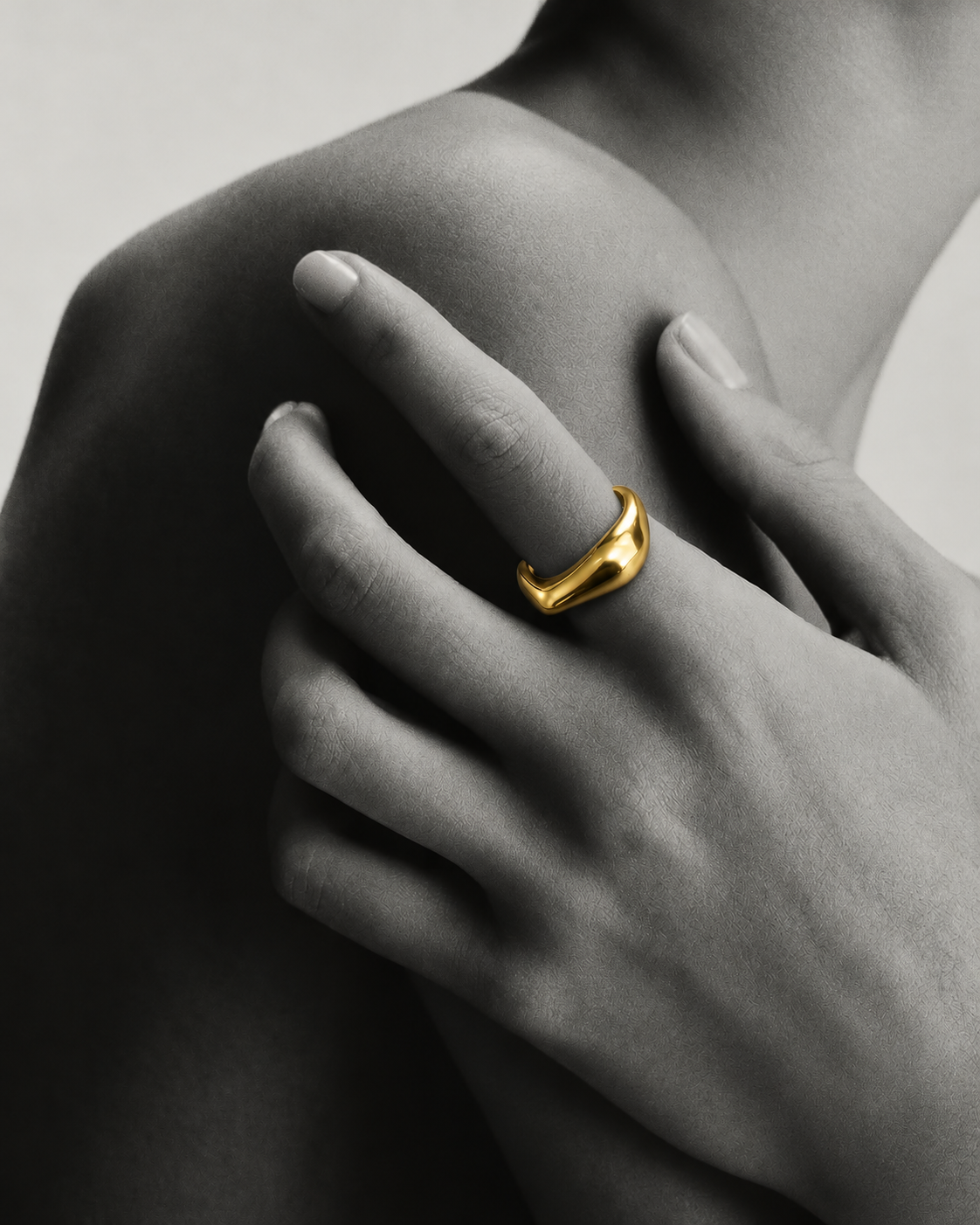 NOIR Gold Ring - Image 2