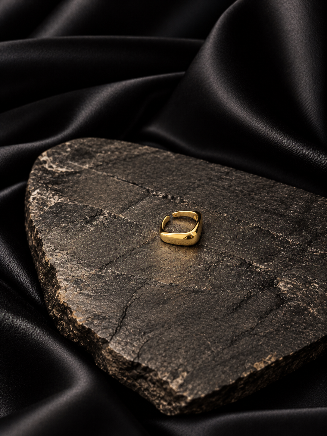 NOIR Gold Ring