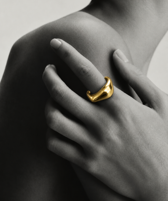 Alternative view of NOIR Gold Ring