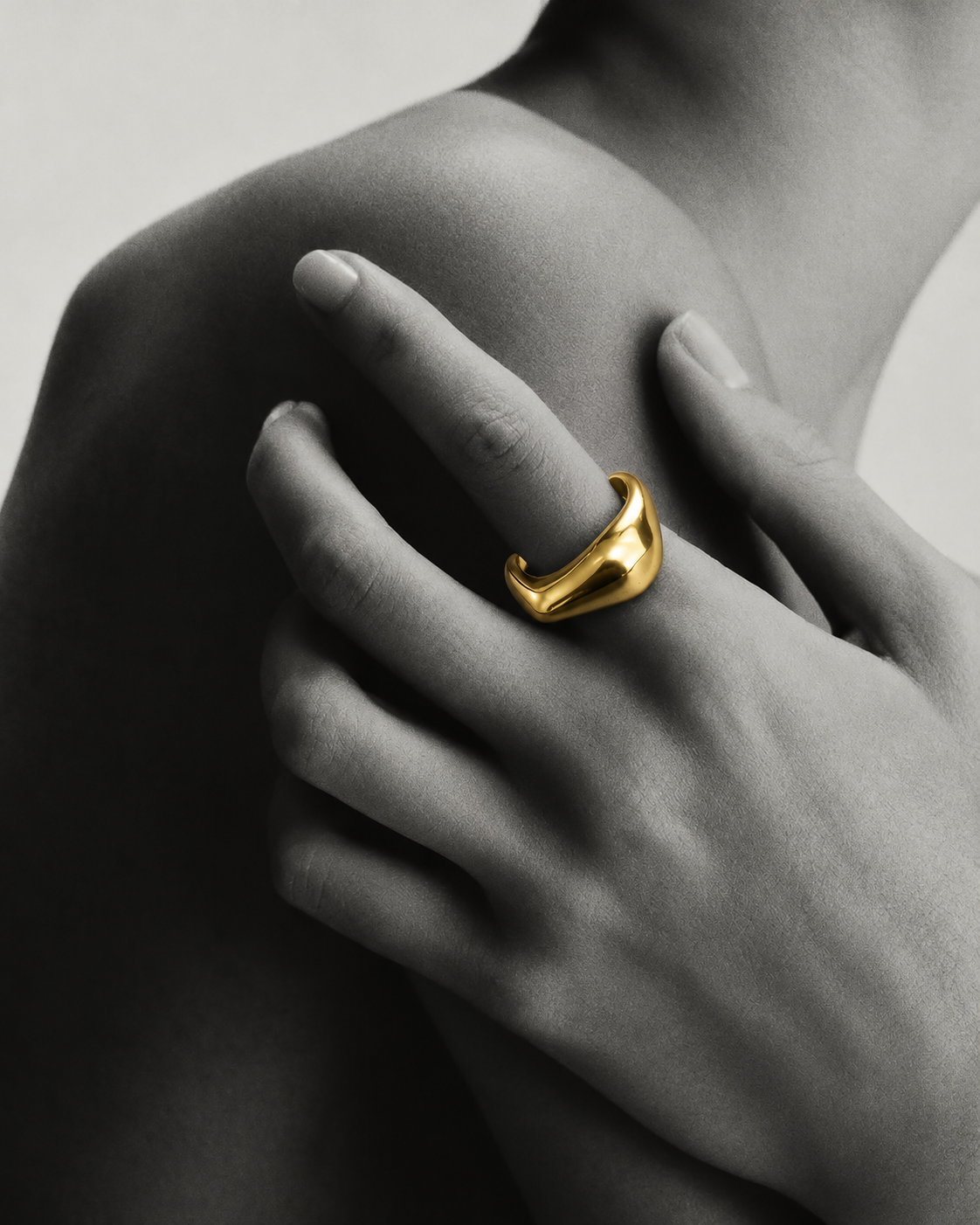 NOIR Gold Ring - Image 2