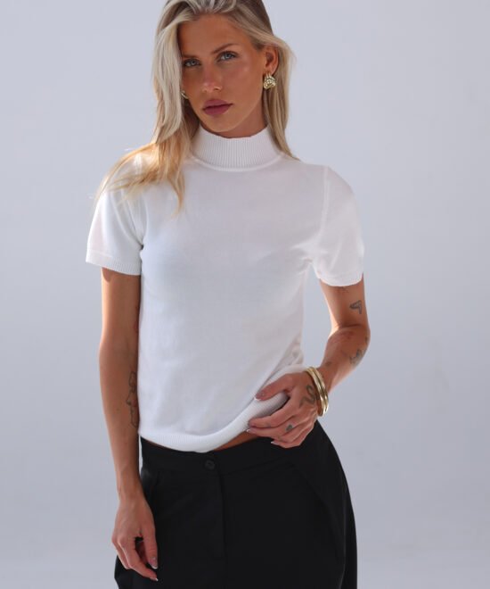 COMODE Short-Sleeve White Knit Top