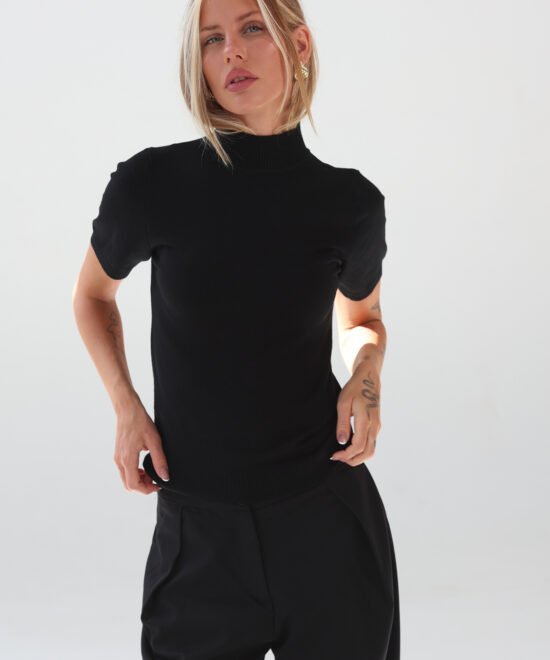 COMODE Short-Sleeve Black Knit Top