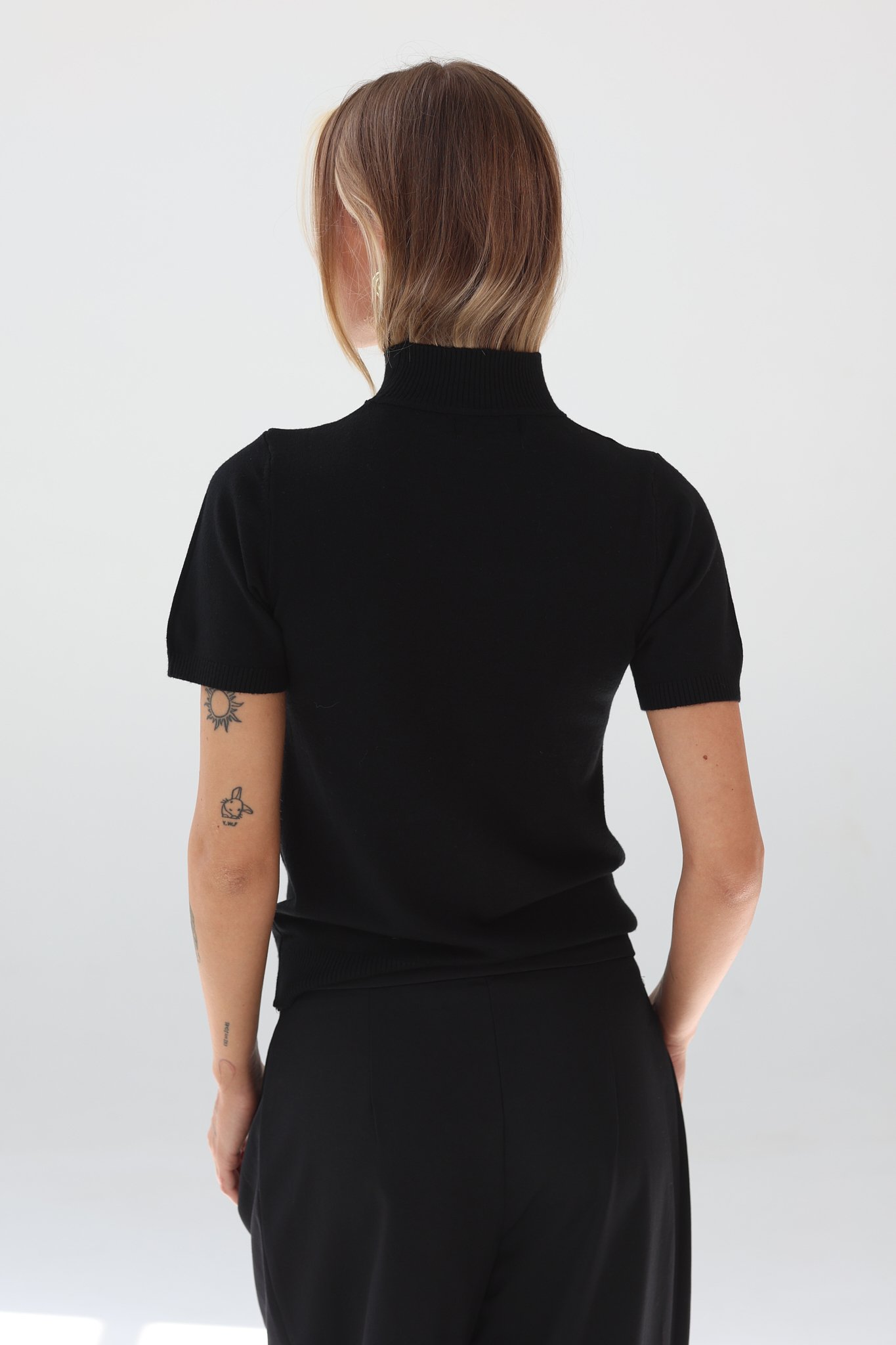 COMODE Short-Sleeve Black Knit Top - Image 2