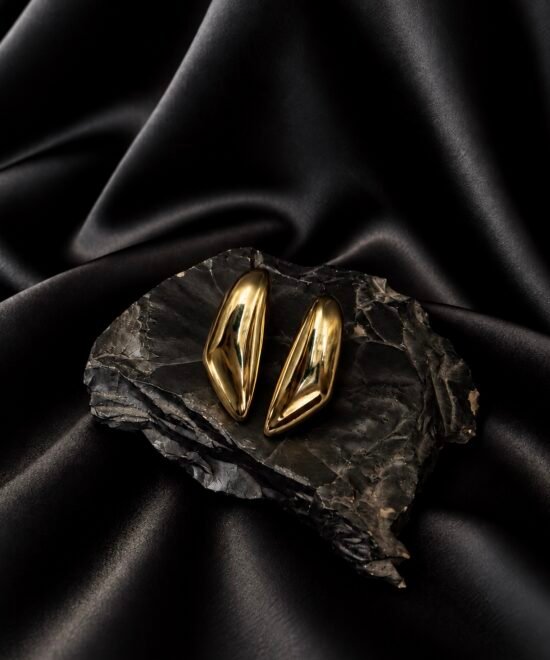 NOIR Sleek gold earrings