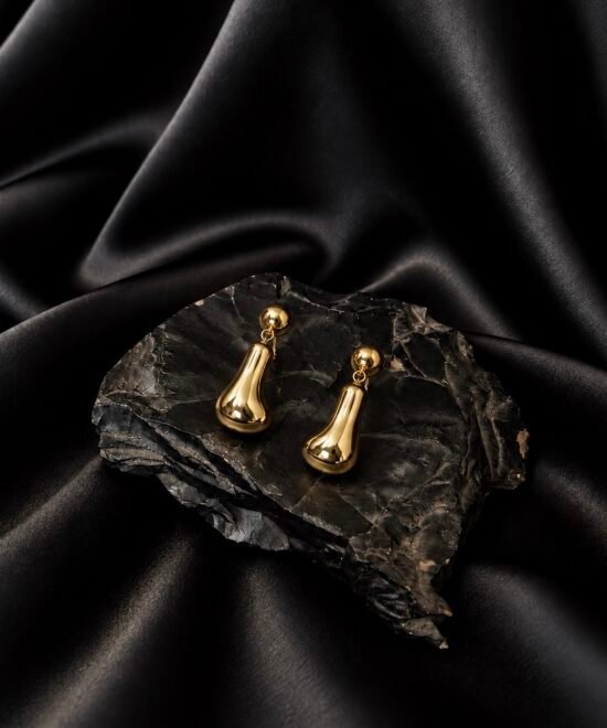 NOIR Golden drop earrings