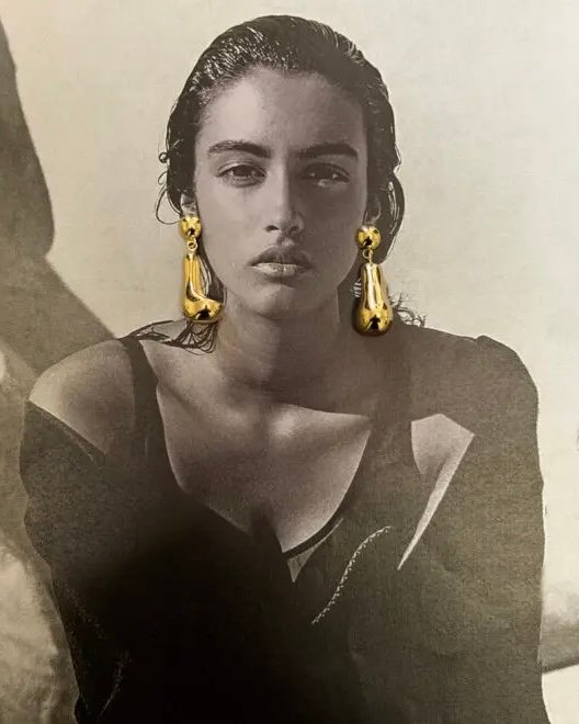 Alternative view of NOIR Golden drop earrings